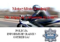 Motocyklista na motocyklu i napis : &quot;Motocyklisto zwolnij! Nie ścigaj się z życiem! Policja radzi, informuje, ostrzega&quot; oraz logo Komendy Powiatowej Policji w Grajewie.