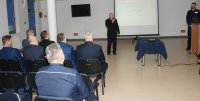 Komendant Powiatowy Państwowej Straży Pożarnej w Grajewie przemawiający do zebranych gości