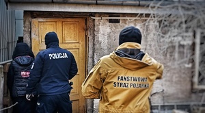 stojący policjant, strażak, pracownik socjalny